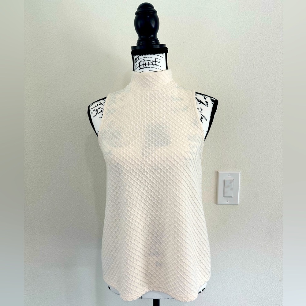 Eri + Ali Anthro Ivory Sleeveless Overture Texture Material Button Back SZ Small
